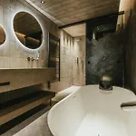 Hotel apartamentowy The Black Eagle Luxury 4*
