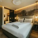 Hotel apartamentowy The Black Eagle Luxury