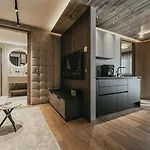 The Black Eagle Luxury Hotel apartamentowy
