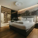 Hotel apartamentowy The Black Eagle Luxury
