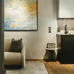 The Black Eagle Luxury Hotel apartamentowy