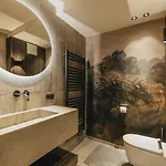 The Black Eagle Luxury Hotel apartamentowy