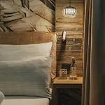 The Black Eagle Luxury Hotel apartamentowy