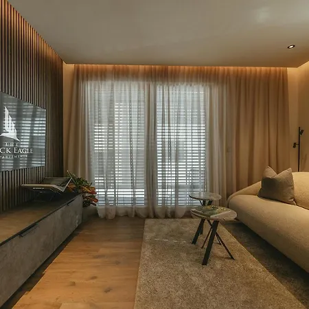 The Black Eagle Luxury 4* מאיירהופן