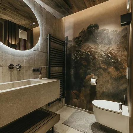 Апарт-отель The Black Eagle Luxury