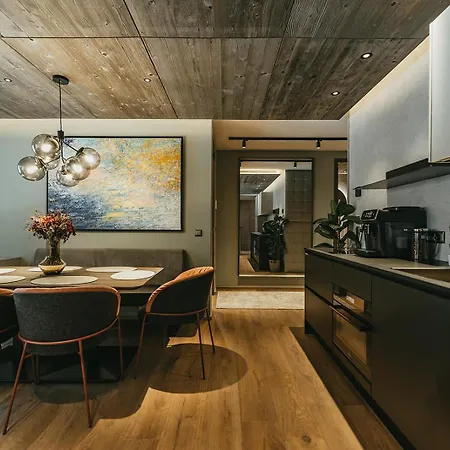 The Black Eagle Luxury מלון דירות