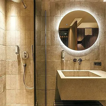 Aparthotel The Black Eagle Luxury 4*