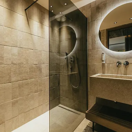 The Black Eagle Luxury Hotel apartamentowy