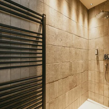 Hotel apartamentowy The Black Eagle Luxury